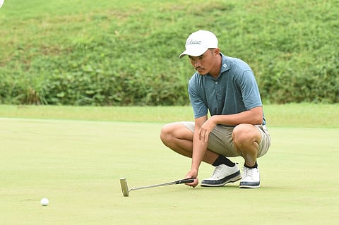 
ROOKIE Jeffren Lumbo continues his surprising run in the ICTSI South Pacific Golf Classic in Davao.