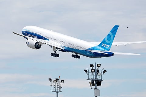 Boeing shares drop 3.3 percent amid 777X delays