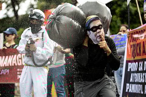 Progressive groups stage a Halloween-themed anti-corruption protest in Mendiola, Manila, on Friday, 31 October 2025, denouncing top government officials, including President Ferdinand Marcos Jr. and Vice President Sara Duterte, whom they accuse of being the “kings” and “queens” of nationwide plunder.