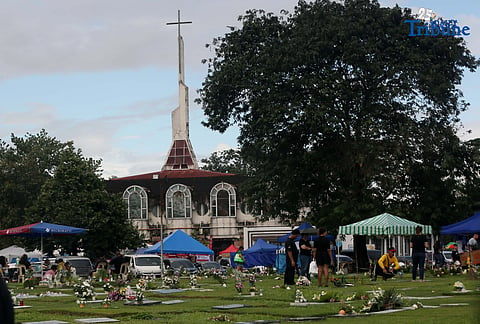 (November 01 2025) On All Saints Day Celebration Families offer flowers, prayers and light candles as they pay respect to their loved ones during the visit of their departed loved ones at Loyola Memorial Park Marikina, Marikina City, on Saturday November 1 2025. Photo/Analy Labor