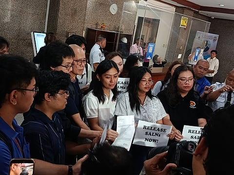 Akbayan together with other civil society and youth leaders on Thursday went to the Office of the Ombudsman to send a request letter for the release of SALNs of President Ferdinand Marcos Jr., Vice President Sara Duterte, former Ombudsman Samuel Martires, and Constitutional Commission officials.
