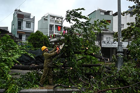 Typhoon Kalmaegi hits Vietnam after killing 140 in Philippines