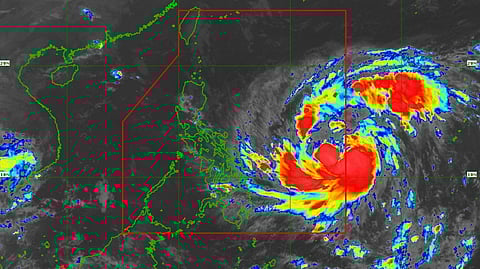 Uwan-der threat: Super storm bears down on Phl