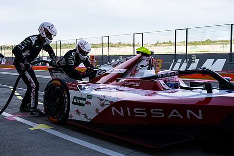 
CREW members assist Abbi Pulling during pit stop practice at Circuit Ricardo Tormo.