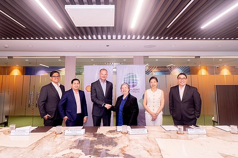 (L-R). Shell Energy Head of Trading Dennis Cristoffer Tagaza, Shell Energy Head of Business Development and Supply Joel Tarongoy,  Shell Energy President Bernd Krukenberg, Greenlight President & CEO Jasmin Josefa Agbon, Greenlight Chairperson Maria Patricia Riingen, Greenlight Director Roy Joseph Fernandez
