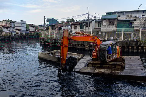 Workers collect trash from the Estero de Sunog Apog near the pumping station in Tondo, Manila on Wednesday, 12 November 2025, during the launching of the Oplan Kontra Baha of the Department of Social Welfare and Development.