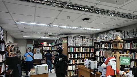 
Members of the Manila Police District are scouring the areas inside the University of the Philippines-Philippine General Hospital after its management received a bomb threat.
