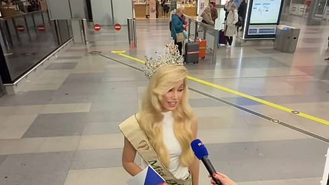 Home at last! After her Miss Earth 2025 victory, Natália Puškinová is welcomed by fans, family, and media in Prague.