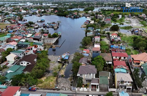 (November 19 2025) On Wednesday November 19 2025, houses seen stand along the coastal waters at Obando Bulacan. 
The Climate Change Commission (CCC) is calling on local governments to act swiftly amid projections that rising sea levels and increasingly severe weather could leave as much as 30% of Metro Manila permanently submerged by 2040. Photo/Analy Labor
