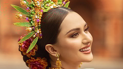 Ahtisa Manalo wearing her National Costume by designer Mak Tumang