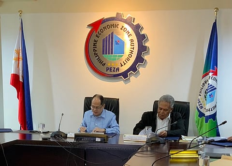 BuCor Director General Gregorio Pio Catapang Jr. signed joint memorandum circular (JMC) with PEZA Director General Tereso O. Pangan. Photo Courtesy of BuCor