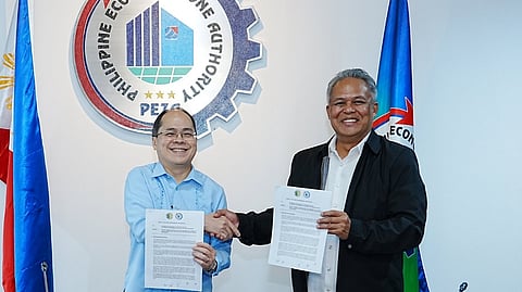 Philippine Economic Zone Authority director general Tereso O. Panga (left) and BuCor director general Gregorio Pio P. Catapang seal the next stage of the landmark Palawan megazone deal.