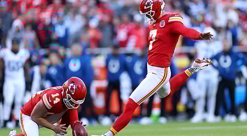 Chiefs rally, keep playoff chances alive 