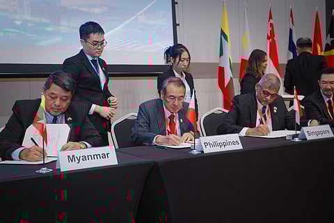 SC Chief Gesmundo signs MOU with Singapore Supreme Court. Courtesy of SC