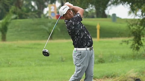 RANDY Garalde pulls off a shocker, sending third seed Fidel Concepcion crashing in the opening round of the ICTSI The Country Club Invitational at the TCC on Tuesday. 