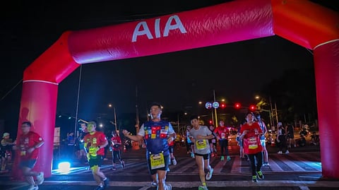 Manila lights up for AIA RnR night run