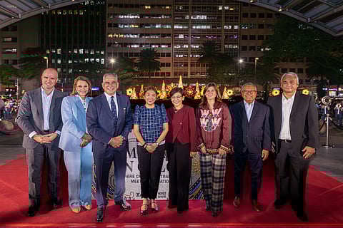 Leading the ceremonial lighting were (from left) Ayala Corporation Chief Sustainability & Risk Officer Jaime Zobel Urquijo; Bea Zobel Jr.; Ayala Corporation Chairman Jaime Augusto Zobel de Ayala; Makati Mayor Nancy Binay; Meean Dy, president and CEO of Ayala Land; Paloma Urquijo Zobel de Ayala; Emilio Tumbocon and Chris Maglanoc.