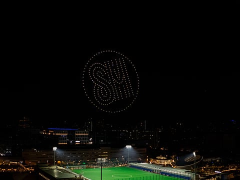 Taking the holiday celebration to new heights! Witness the iconic SM logo shining bright in the sky during the unforgettable drone show at the Night of Lights launch. 