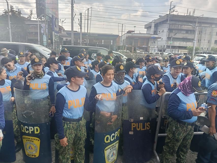 Police outnumber protesters at People Power Monument rally