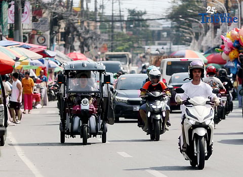 (December 01 2025)  E-trike was seen traversing at the main road of Bonifacio Avenue in Cainta Rizal on Monday December 1 2025.  The Land Transportation Office (LTO) has postponed the enforcement of its plan to impound light electric vehicles (LEVs) operating on national highways, moving the start date from Dec. 1, 2025 to Jan. 2, 2026. Photo/Analy Labor