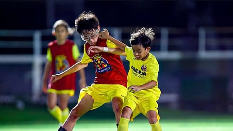 YOUNG Filipino football players are getting a treat when Spanish midfielder Marcos Senna graces the Villarreal 7s Filipinas Cup next week at Vermosa.
