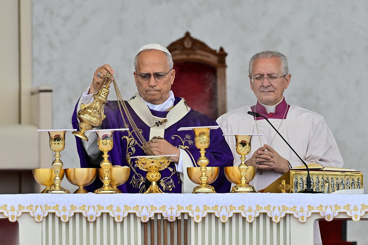 Pope gets rockstar at Lebanon