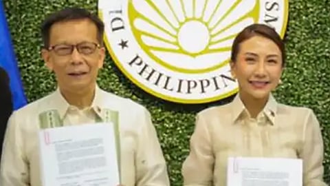 At the signing of the MOU for the Investment for Philippine Opportunities for Nation’s Tourism (IPON Tourism) program are DMW Secretary Hans Leo Cacdac (left) and DoT Secretary Christina Garcia Frasco. 