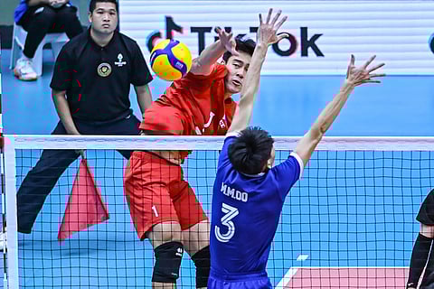 BRYAN Bagunas penetrates the block of Myanmar’s Myo Min Oo during Alas Pilipinas’ straight sets win in the 33rd SEA Games men’s indoor volleyball opener in Thailand.