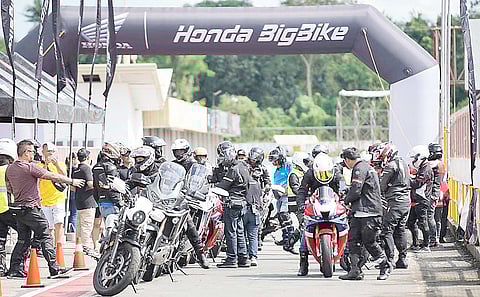 UNDER the Honda Big Bike banner, riders line up for their track sessions after a full day of laps and shared learning on the circuit.