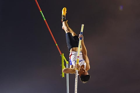 ERNEST John Obiena reasserts his supremacy when he ruled the men’s pole vault event of the 33rd Southeast Asian Games in Bangkok.
