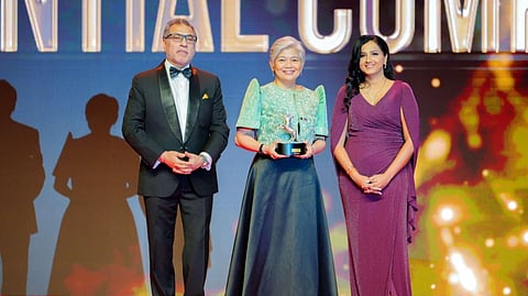 AYALA Corporation People Experience head Sherry M. Gosiengfiao (middle) receives one of Ayala’s trophies at the recent ACES Awards in Bali, Indonesia. 