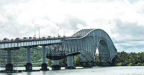 DPWH considering allowing heavy 
trucks at San Juanico Bridge