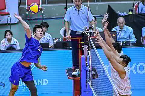 BRYAN Bagunas attacks the Indonesian defense during Alas Pilipinas’ 25-15, 25-22, 25-19 loss to end the preliminaries of men’s indoor volleyball event of the 33rd Southeast Asian Games.