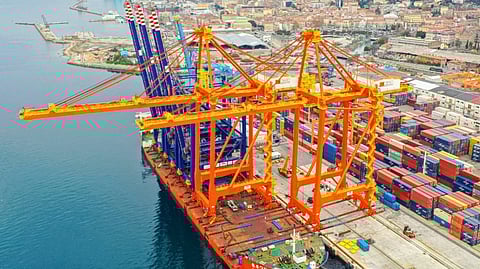 ADRIATIC Gate Container Terminal’s new super post-Panamax quay cranes are unloaded from the Zhen Hua 25. 