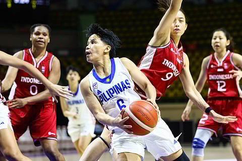 CHACK Cabinbin penetrates the Indonesian defense en route to posting a 66-55 win in the semifinals of the women’s basketball event of the 33rd Southeast Asian Games.