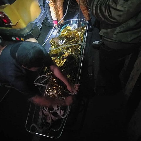 SEARCH and rescue teams illuminated the steep ravine, carefully retrieved former DPWH Undersecretary Cathy Cabral’s body, and transferred it—wrapped in thermal foil—onto a stretcher for transport.