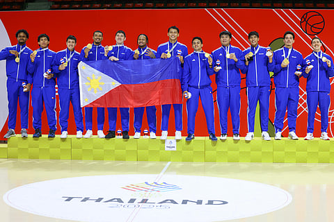 GILAS Pilipinas celebrates after successfully defending its title in the men’s basketball event of the 33rd Southeast Asian Games in Bangkok late Friday. 