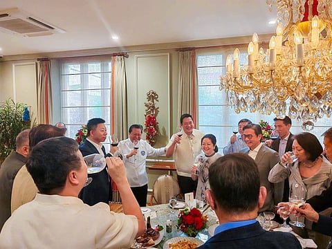 FIRST Lady Liza Araneta-Marcos hosted Chinese dignitaries at the Laperal Mansion last week. 