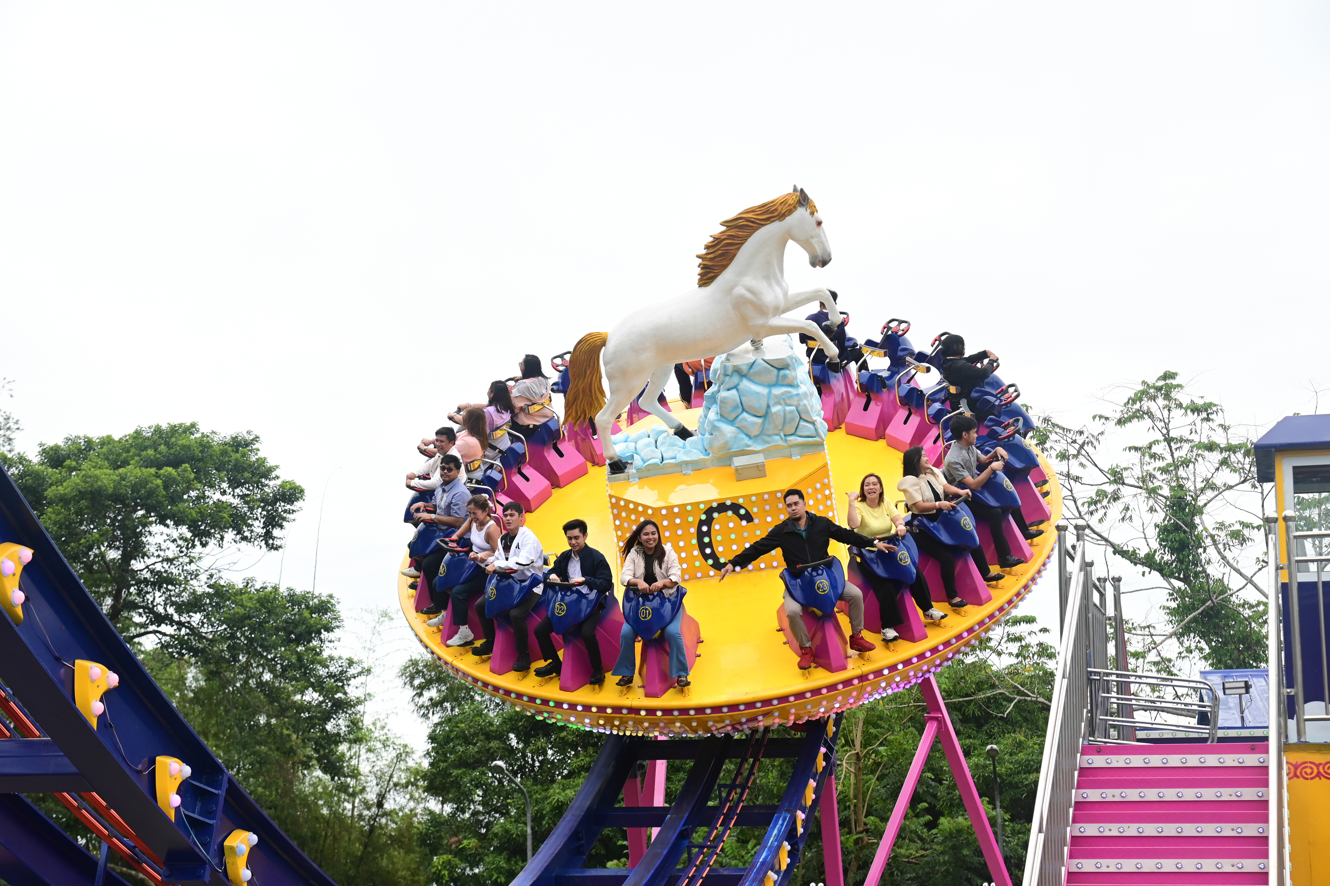 EXPERIENCE HOLIDAY MAGIC AT SM, WHERE MOMENTS BECOMES MEMORIES