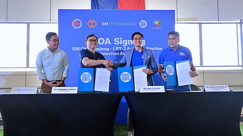 LIGHT Railway Transit Authority and SM Prime Holdings seals the deal of a Memorandum of Agreement for the interconnection Access Bridge. (From left) Engr. Jomar R. lua, OiC director of Department of Transport Rail Standards and Enforcement Office, Atty. Hernando T. Cabrera, light Railway Transit Authority, Engr. Junias M. Eusebio, vice president for SM Supermalls Mall Operations, and Mr. Ronald Allan Brosas, senior assistant vice president for Mall Operations.
