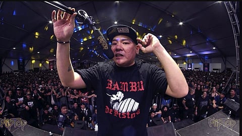 Anygma encouraged the crowd to shout ‘Ikulong na "yan mga kurakot!" before Mhot and Tipsy D’s battle.