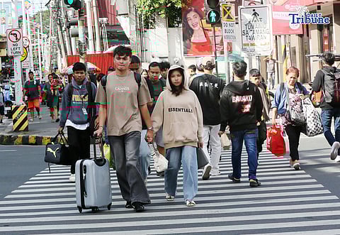Individuals carrying their belongings walked to bus stations along EDSA in Cubao, Quezon City, on Saturday, 03 January 2026, to catch rides to their respective provinces after spending the long Christmas and New Year break in Metro Manila.