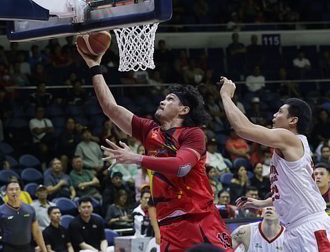 JUNE Mar Fajardo puts on a show, firing 21 points and grabbing 23 rebounds, in San Miguel’s 93-84 victory over Barangay Ginebra in Game 2 of their semifinal series in the PBA Philippine Cup on Wednesday at the Smart Araneta Coliseum. 
