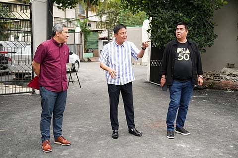 PSC chairperson Patrick ‘Pato’ Gregorio (middle) briefs PBA commissioner Willie Marcial and PBA deputy commissioner Eric Castro regarding the ongoing renovations inside the Rizal Memorial Sports Complex.