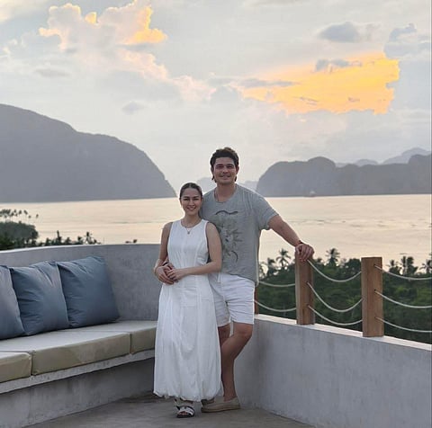 ANG mag-asawang sina Marian Rivera at Dingdong Dantes ay muling nadawit sa isang kumakalat na blind item sa social media.