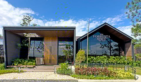 FORRESTA Café blends modern design with nature, making it a perfect hideaway from the city. 