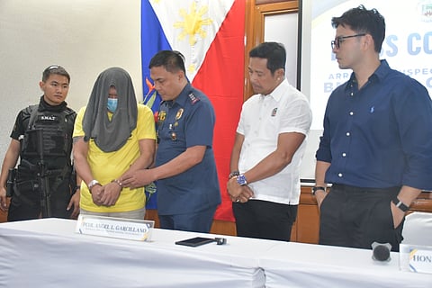 Top provincial officials, led by Governor Daniel R. Fernando, Vice Gov. Alexis C. Castro and PCOL Angel L. Garcillano, present Ulysses Hernani Castro Pascual as
the primary suspect in the double murder of Board Member Ramil Capistrano and driver Shedrick S. Toribio during a press conference held at Balagtas Hall, Hiyas ng Bulacan Convention Center, City of Malolos, Bulacan last Wednesday, 14 January 2026.