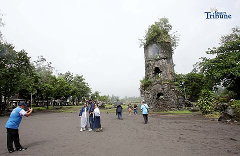 Despite bad weather, local tourists were seen watching and taking selfies at one of Albay’s popular spots, the Cagsawa Ruins bell tower in Brgy. Busay Cagsawa, Daraga, Albay, on Sunday, 18 January 2026.