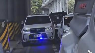 SUV Driver with illegal Blinkers and allegedly drove inside the bike lane caught the attention of Gabriel Go  and LTO 