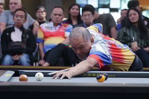 EFREN ‘Bata’ Reyes digs deep into his bag of tricks to pull off an 11-8 win over Ralf Souquet in the opening day of the WNT Legends event on Wednesday at Gateway Mall in Cubao.